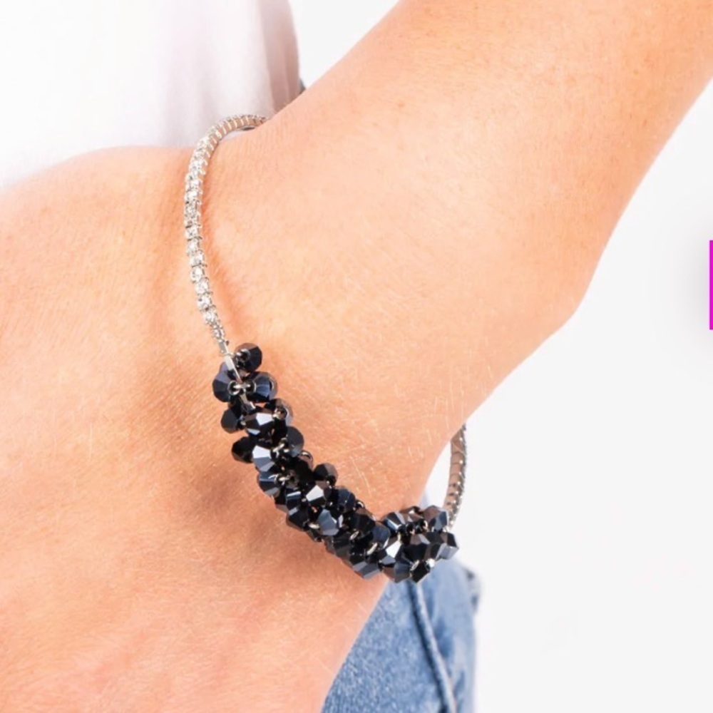 Baubly Personality Blue Bracelet. NWT